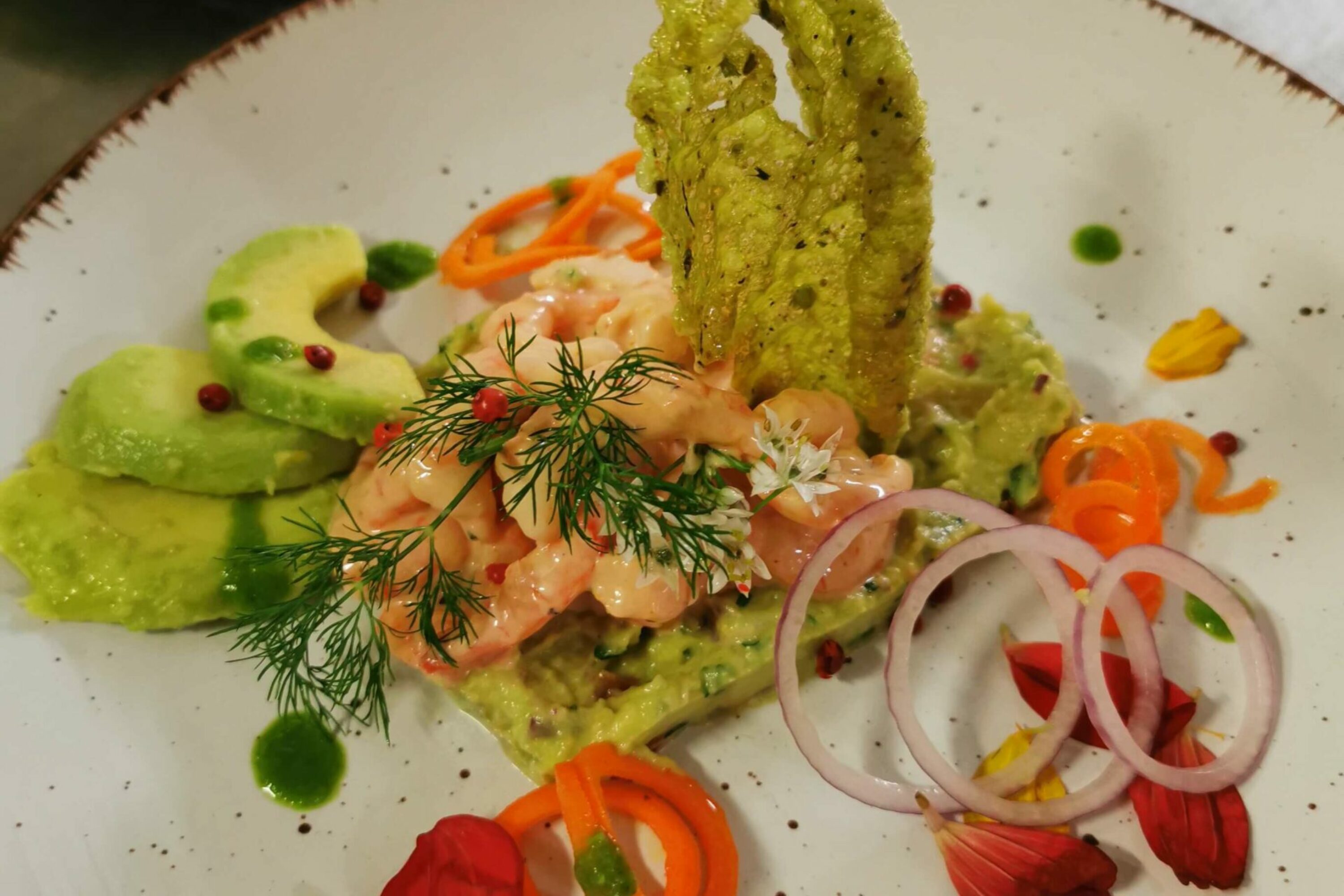 Aji Mochero Crevetten-Cocktail auf Guaccamole